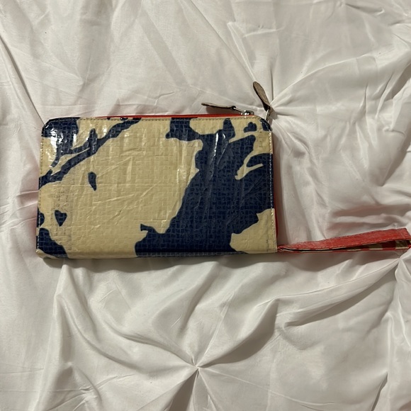 Malia recycled bag wristlet - Picture 2 of 7